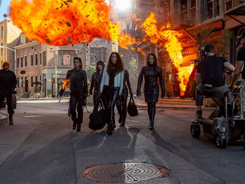 كاديلاك تطلق حملة "Crew Ready" الخاصة بسيارة XT6 الجديدة